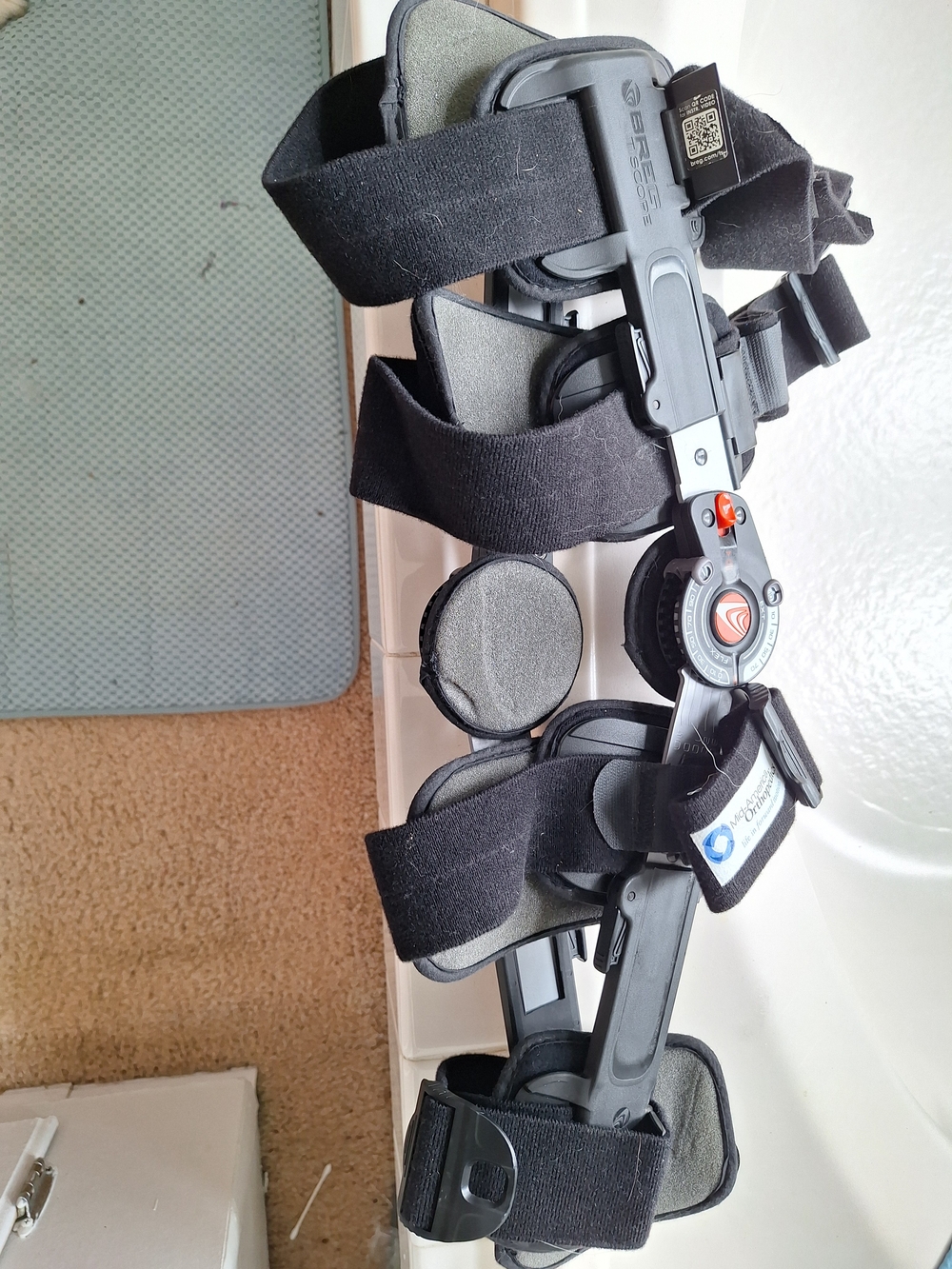 Breg Fusion Knee Brace in Black and Gray Adult